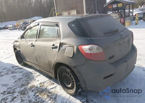 2010 Toyota Matrix S z USA, uszkodzony, nr VIN 2T1LE4EE6AC017046